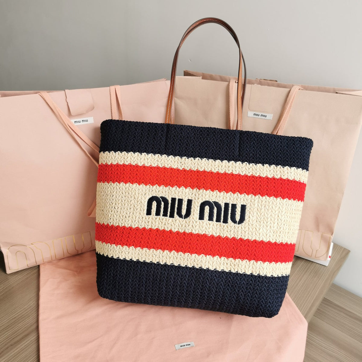 TOTE BAG 40 IN STRIPED PATTERN OF BLACK RED AND CREAM WHITE WOVEN RAFFIA