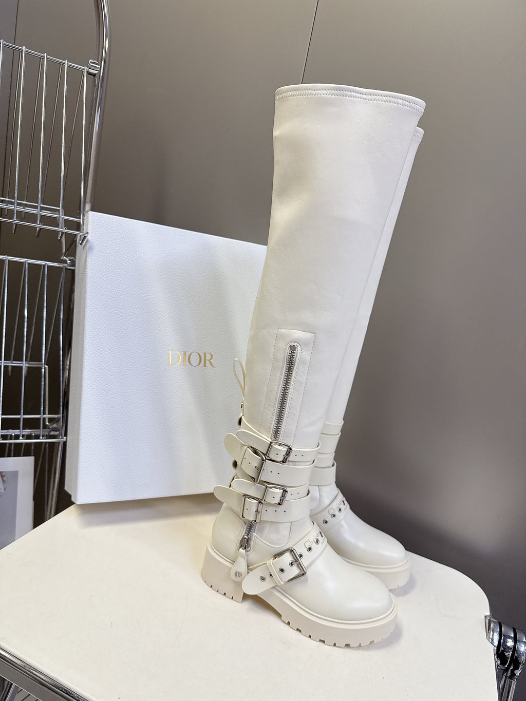 DIOR D-FIGHT BOOT 25S IN WHITE CALFSKIN WITH SILVER HARDWARE