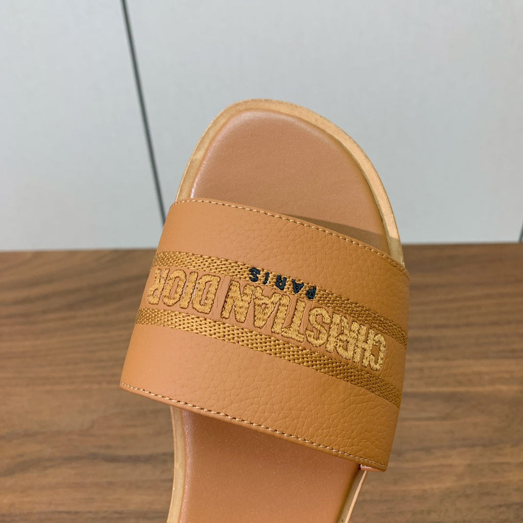 DIOR 25S DWAY SLIDE IN LIGHT BROWN CALFSKIN