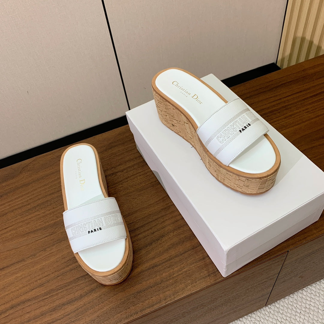 DIOR 25S DWAY WEDGE SLIDE 90 MM IN WHITE CALFSKIN