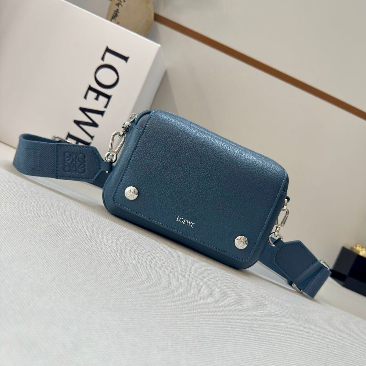 LOEWE 25S PEBBLE BAG 20 IN STEEL BLUE CALFSKIN SILVER HARDWARE