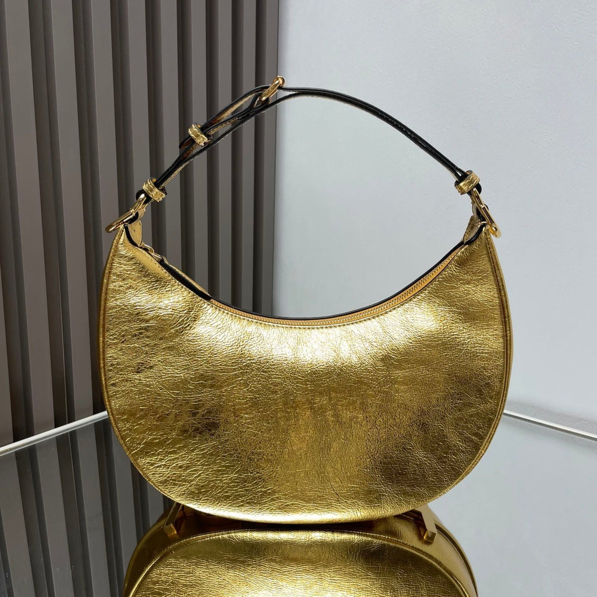 FENDIGRAPHY MEDIUM 29 IN GOLD METALLIC SMOOTH LAMBSKIN GOLD HARDWARE