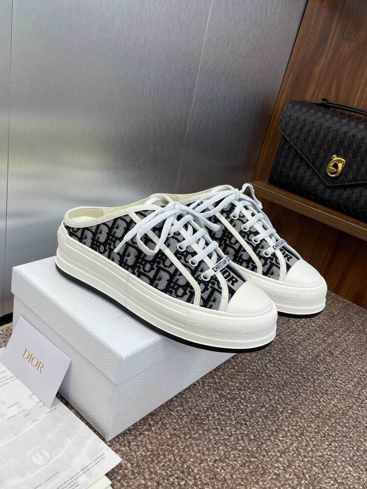 DIOR 25S WALK'N' SNEAKER IN BLACK WHITE OBLIQUE EMBROIDERED COTTON