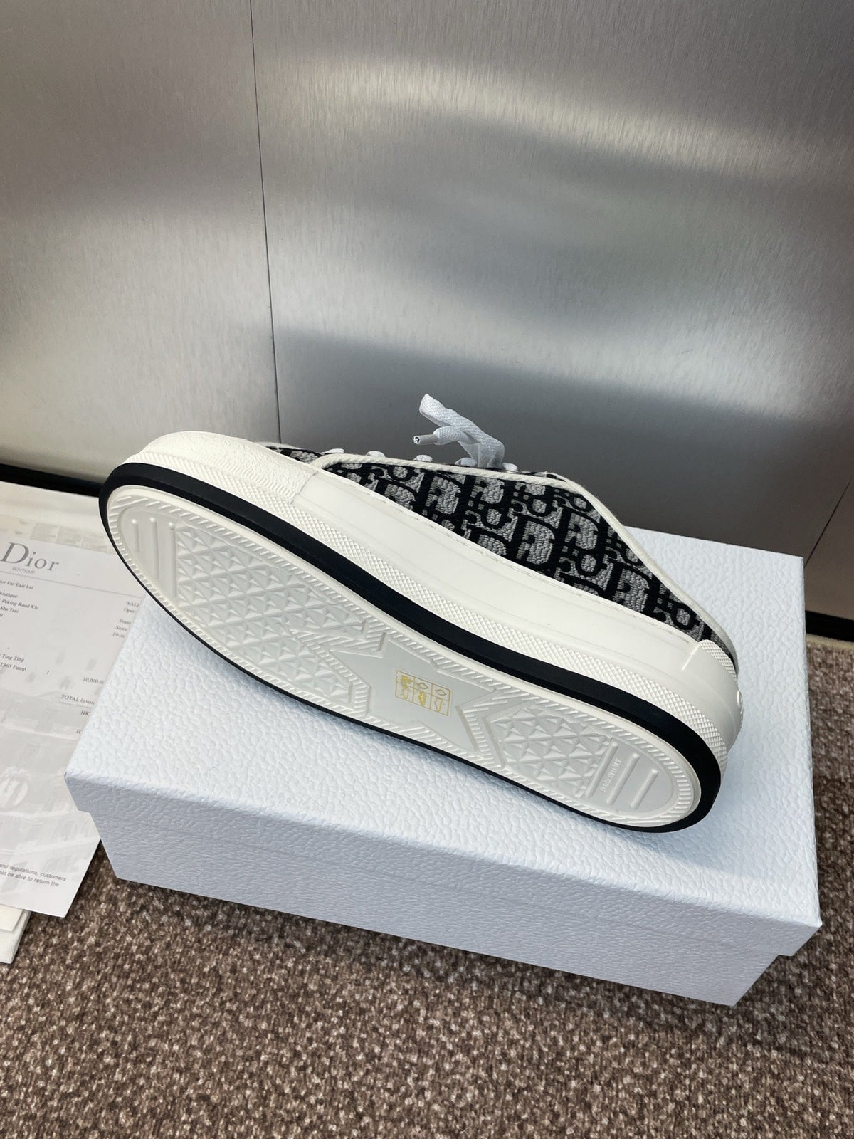 DIOR 25S WALK'N' SNEAKER IN BLACK WHITE OBLIQUE EMBROIDERED COTTON