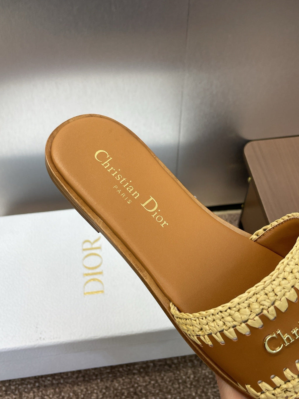 DIOR 25S D-LANE SLIDE CAMEL CALFSKIN AND NATURAL BRAIDED RAFFIA
