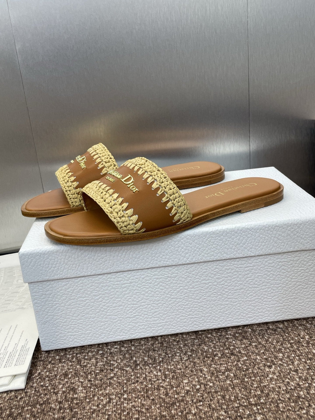 DIOR 25S D-LANE SLIDE CAMEL CALFSKIN AND NATURAL BRAIDED RAFFIA