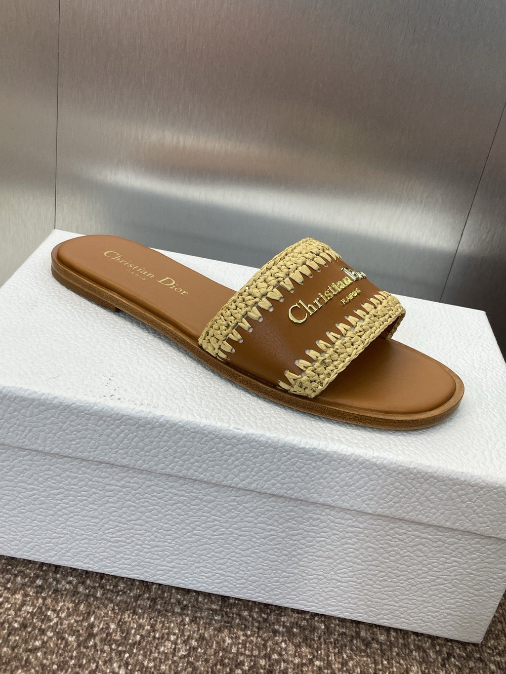 DIOR 25S D-LANE SLIDE CAMEL CALFSKIN AND NATURAL BRAIDED RAFFIA
