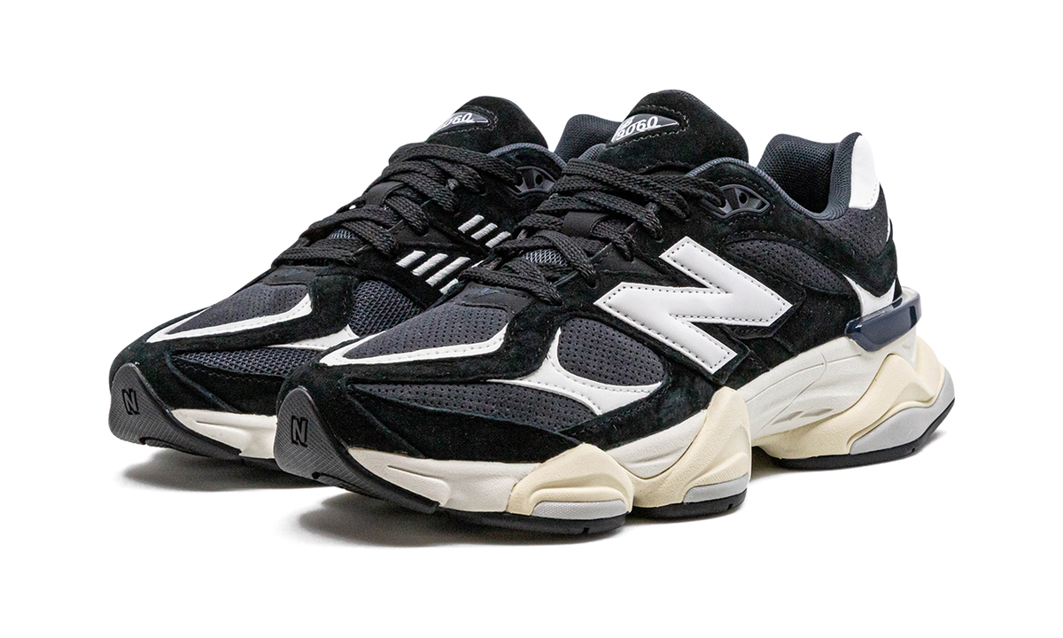 9060 "Black / White" U9060AAA